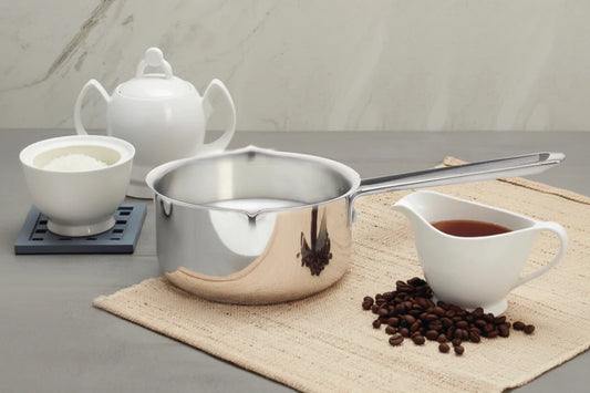 Cacerola para leche con pico Cuisinox de 26 oz