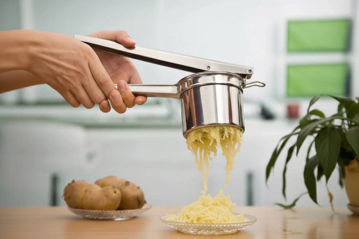 Presse-purée et passoire à aliments pour bébé en acier inoxydable Cuisinox avec 3 disques interchangeables